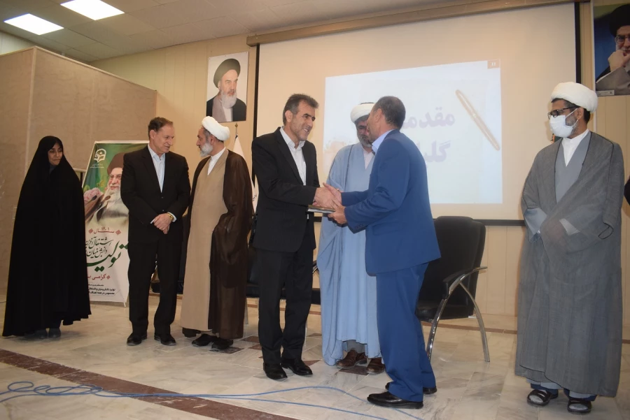 دکتر عظیم عظیمی به عنوان مدیر امور پردیس های دانشگاه فرهنگیان استان کرمانشاه معرفی شد. 10