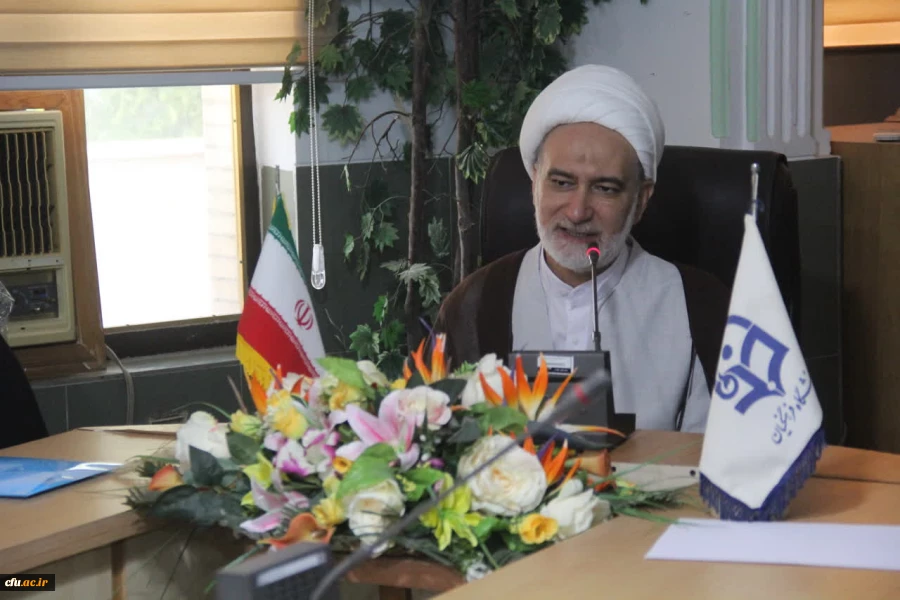 سیاست معاونت فرهنگی و اجتماعی در برنامه ریزی فعالیت های این حوزه توجه به زیست بوم ها و دوری از تمرکز گرایی است 3