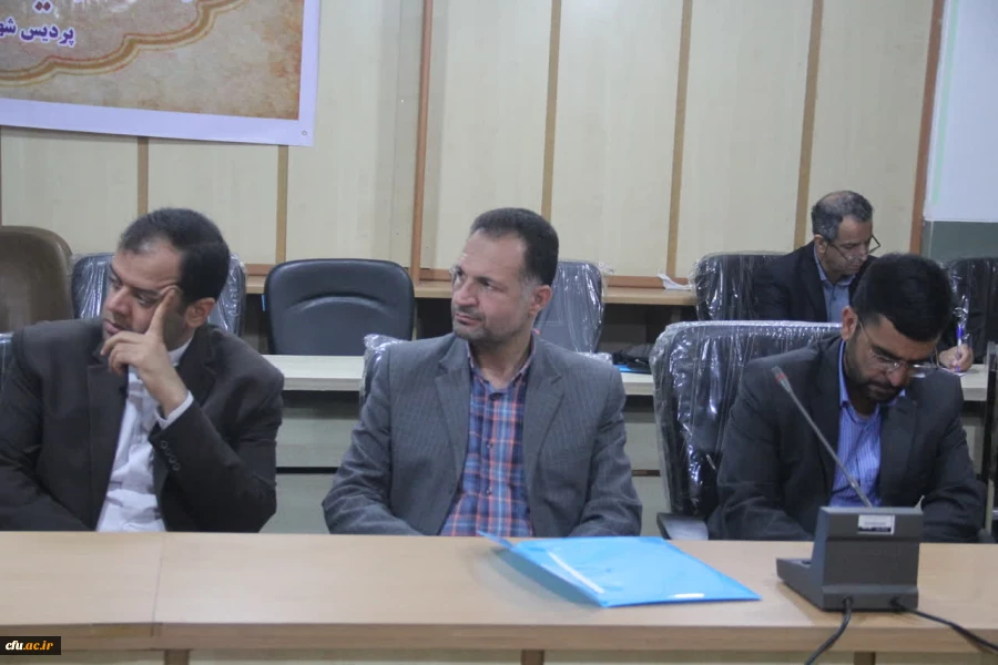 سیاست معاونت فرهنگی و اجتماعی در برنامه ریزی فعالیت های این حوزه توجه به زیست بوم ها و دوری از تمرکز گرایی است 4