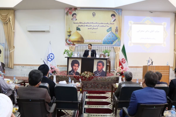 جلسه پرسش و پاسخ با دانشجو معلمان، اساتید و کارکنان دانشگاه فرهنگیان قم 10