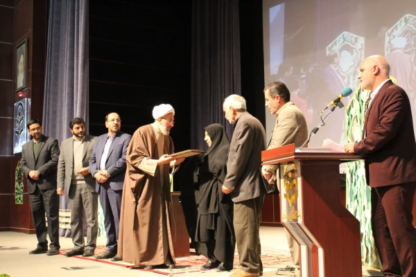 برگزاری آیین گرامیداشت هفته بسیج به همت بسیج دانشجویی 10