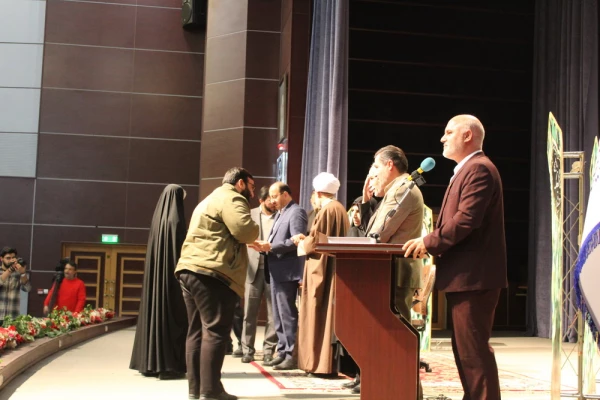 برگزاری آیین گرامیداشت هفته بسیج به همت بسیج دانشجویی 12