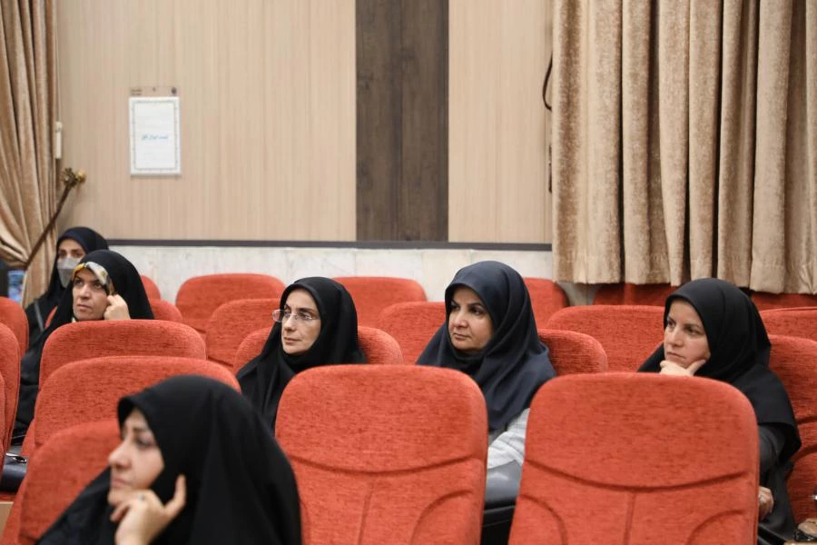 نشست صمیمی جمعی از اساتید دانشگاه فرهنگیان استان تهران با رییس دانشگاه فرهنگیان 8