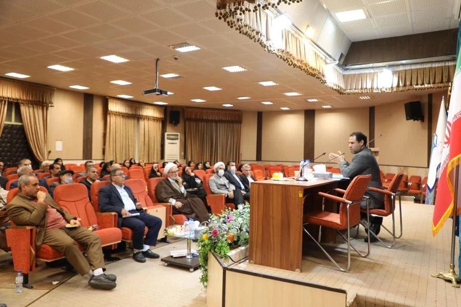 نشست صمیمی جمعی از اساتید دانشگاه فرهنگیان استان تهران با رییس دانشگاه فرهنگیان 12