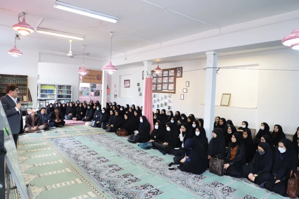 نشست صمیمی استاندار با دانشجویان پردیس شهید صدوقی کرمانشاه 10