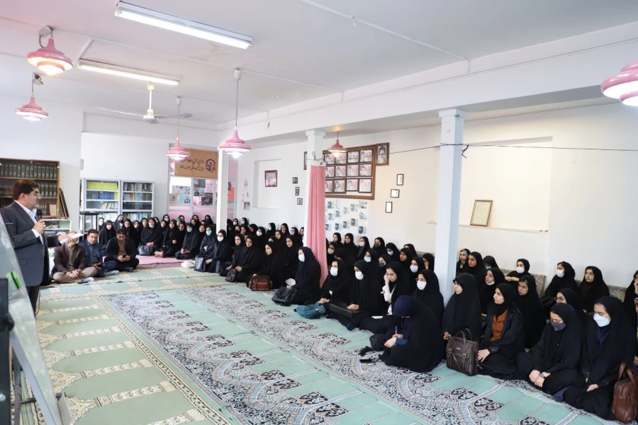 نشست صمیمی استاندار با دانشجویان پردیس شهید صدوقی کرمانشاه 10