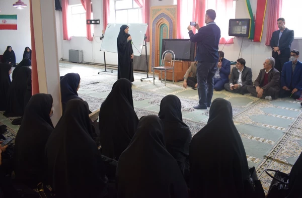 نشست صمیمی استاندار با دانشجویان پردیس شهید صدوقی کرمانشاه 13