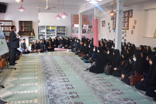 نشست صمیمی استاندار با دانشجویان پردیس شهید صدوقی کرمانشاه 14