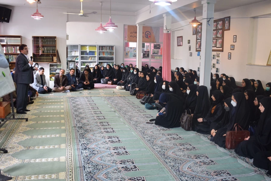 نشست صمیمی استاندار با دانشجویان پردیس شهید صدوقی کرمانشاه 14