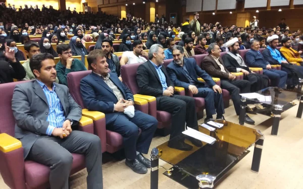 
دانشجو همواره برای ملت ایران مرجع ونقش آفرین بوده است 2