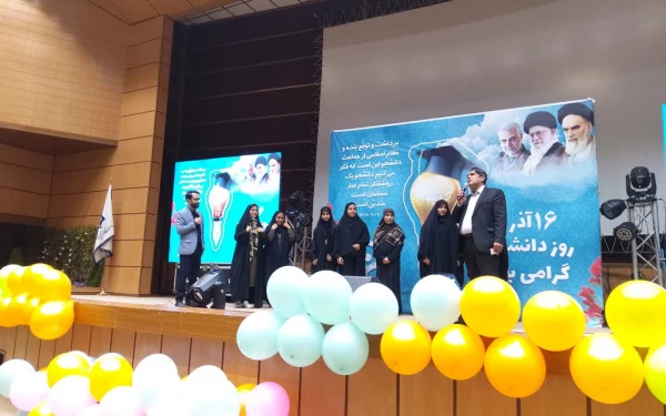 
دانشجو همواره برای ملت ایران مرجع ونقش آفرین بوده است 2