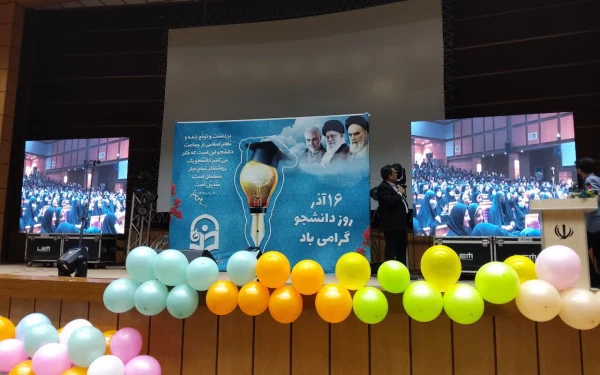 
دانشجو همواره برای ملت ایران مرجع ونقش آفرین بوده است 2