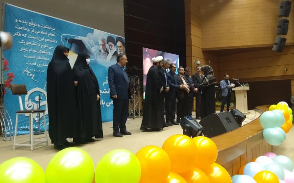 
دانشجو همواره برای ملت ایران مرجع ونقش آفرین بوده است 2