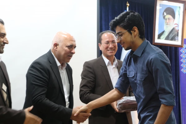 جشن روز دانشجو با حضور پرشور دانشجومعلمان پردیس آیت الله خامنه ای برگزار شد. 8