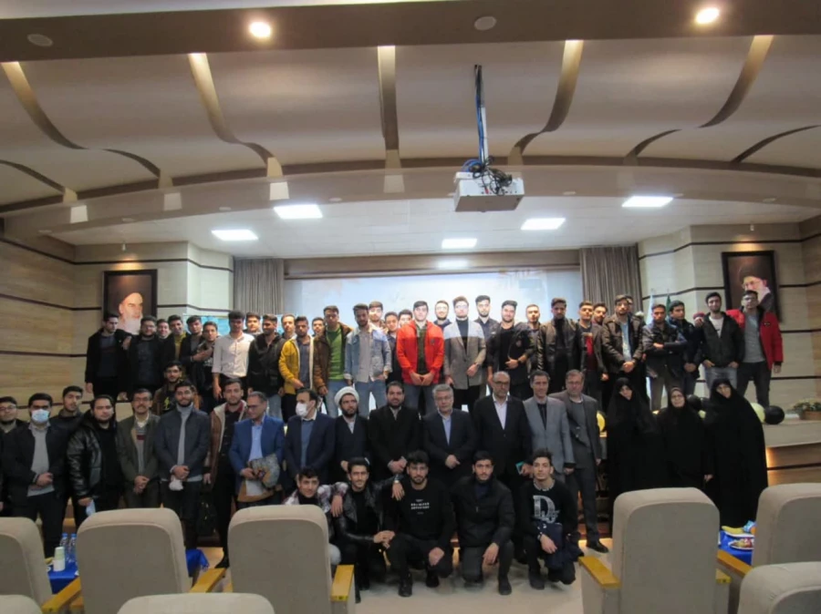 مراسم روز دانشجو با حضور سرپرست معاونت نظارت ،ارزیابی و تضمین کیفیت،مسئولان و دانشجومعلمان دانشگاه فرهنگیان استان زنجان برگزار شد. 4