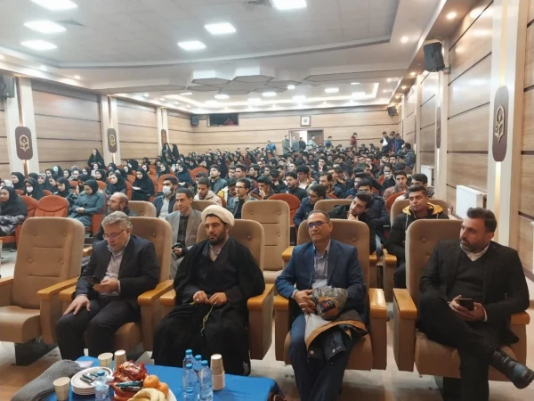 مراسم روز دانشجو با حضور سرپرست معاونت نظارت ،ارزیابی و تضمین کیفیت،مسئولان و دانشجومعلمان دانشگاه فرهنگیان استان زنجان برگزار شد. 5