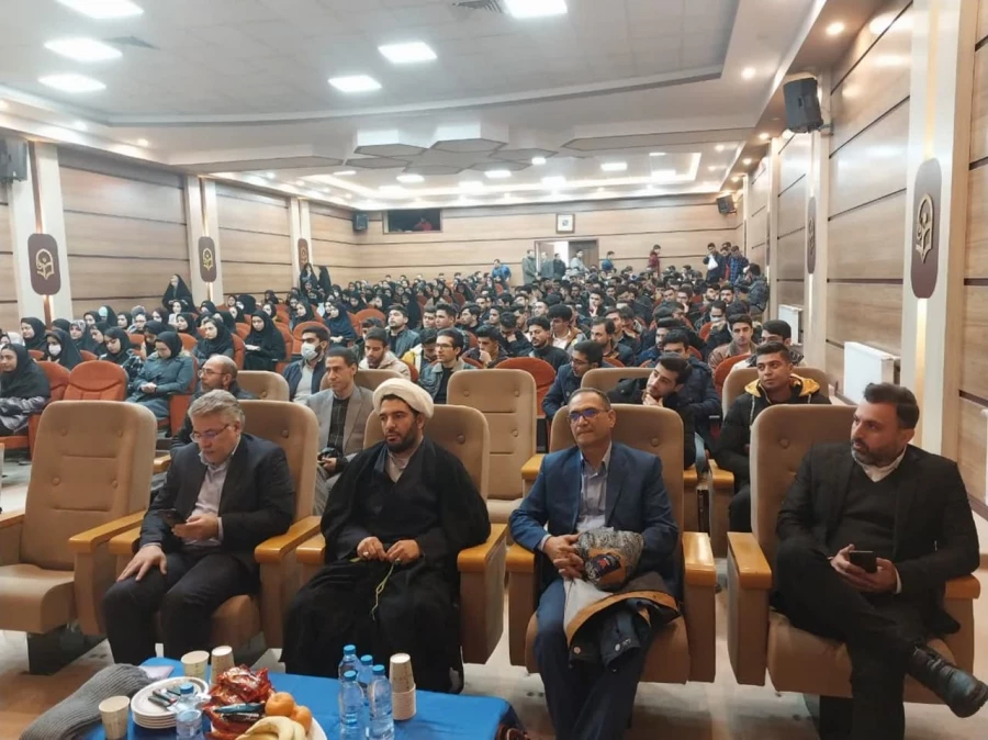 مراسم روز دانشجو با حضور سرپرست معاونت نظارت ،ارزیابی و تضمین کیفیت،مسئولان و دانشجومعلمان دانشگاه فرهنگیان استان زنجان برگزار شد. 5