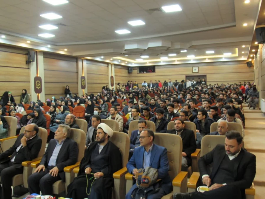 مراسم روز دانشجو با حضور سرپرست معاونت نظارت ،ارزیابی و تضمین کیفیت،مسئولان و دانشجومعلمان دانشگاه فرهنگیان استان زنجان برگزار شد. 5