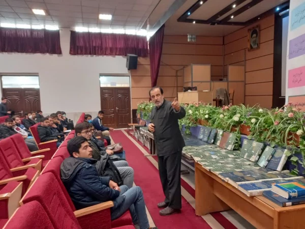 کارگاه آشنایی با ترجمه و تفسیر قران کریم بر مبنای ساحت های ششگانه سند تحول بنیادین تشکیل شد 4