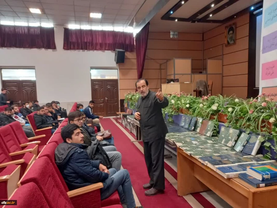 کارگاه آشنایی با ترجمه و تفسیر قران کریم بر مبنای ساحت های ششگانه سند تحول بنیادین تشکیل شد 4