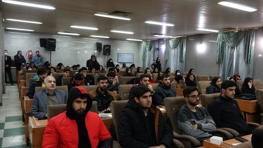 دانشجومعلمان باید با بصیرت و آگاهی در برابر هجمه های دشمن نقش آفرینی کنند
 6