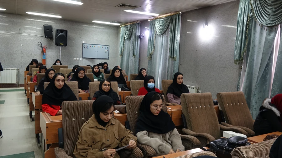 دانشجومعلمان باید با بصیرت و آگاهی در برابر هجمه های دشمن نقش آفرینی کنند
 10