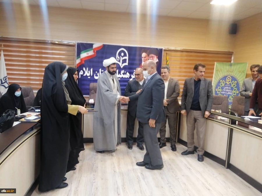 آیین گرامیداشت هفته پژوهش و تجلیل از پژوهشگران برگزیده استانی در دانشگاه فرهنگیان استان ایلام 6