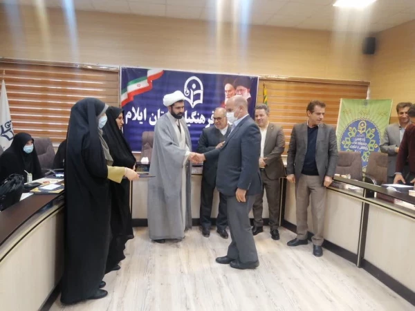 آیین گرامیداشت هفته پژوهش و تجلیل از پژوهشگران برگزیده استانی در دانشگاه فرهنگیان استان ایلام 6