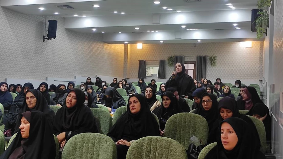 نشست هم اندیشی مدیران مدارس مجری کارورزی در پریس آیت الله کمالوند 5