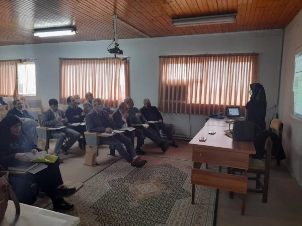 پایان دومین دوره توانمند سازی استادان مرجع کارورزی بابلسر
 5