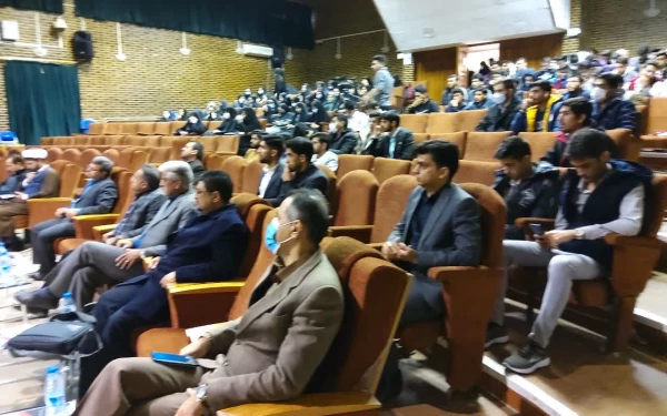 دکتر توان درمراسم گرامیداشت هفته پژوهش دردانشگاه فرهنگیان کرمان :
پویایی جامعه درتوجه و اهمیت دادن به امر پژوهش وتحقیقات دارد 2