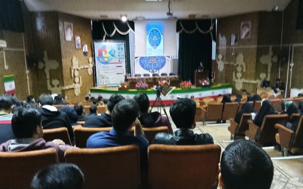 دکتر توان درمراسم گرامیداشت هفته پژوهش دردانشگاه فرهنگیان کرمان :
پویایی جامعه درتوجه و اهمیت دادن به امر پژوهش وتحقیقات دارد 2