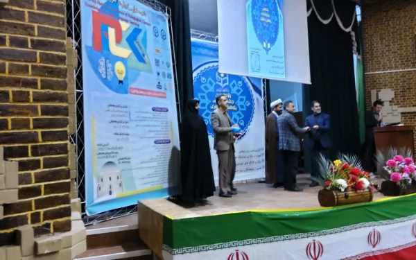 دکتر توان درمراسم گرامیداشت هفته پژوهش دردانشگاه فرهنگیان کرمان :
پویایی جامعه درتوجه و اهمیت دادن به امر پژوهش وتحقیقات دارد 2