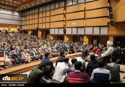 حجت الاسلام قرائتی در جمع دانشجومعلمان دانشگاه فرهنگیان کرمان:
معلم انسان ساز است چنانچه کار خوب یاد دانش آموز دهد در کار خیر آن شریک است واگر کاربدی اموزش دهددر گناه آن شریک است 2