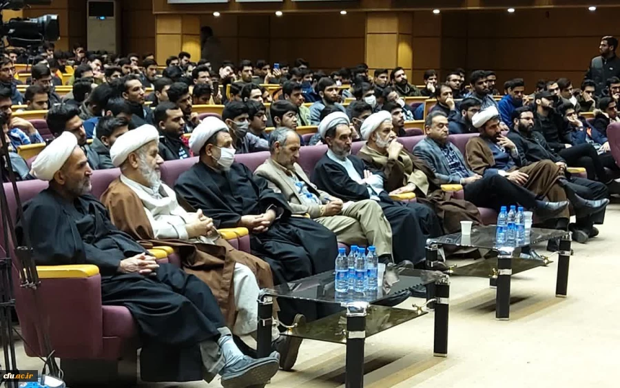 حجت الاسلام قرائتی در جمع دانشجومعلمان دانشگاه فرهنگیان کرمان:
معلم انسان ساز است چنانچه کار خوب یاد دانش آموز دهد در کار خیر آن شریک است واگر کاربدی اموزش دهددر گناه آن شریک است 2