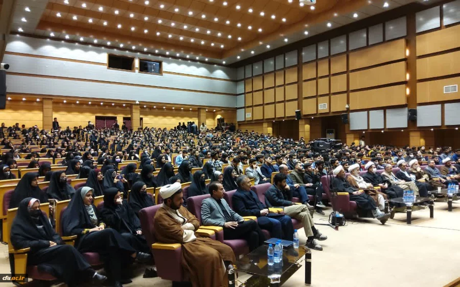 حجت الاسلام قرائتی در جمع دانشجومعلمان دانشگاه فرهنگیان کرمان:
معلم انسان ساز است چنانچه کار خوب یاد دانش آموز دهد در کار خیر آن شریک است واگر کاربدی اموزش دهددر گناه آن شریک است 2