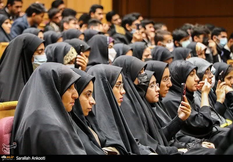 حجت الاسلام قرائتی در جمع دانشجومعلمان دانشگاه فرهنگیان کرمان:
معلم انسان ساز است چنانچه کار خوب یاد دانش آموز دهد در کار خیر آن شریک است واگر کاربدی اموزش دهددر گناه آن شریک است 2