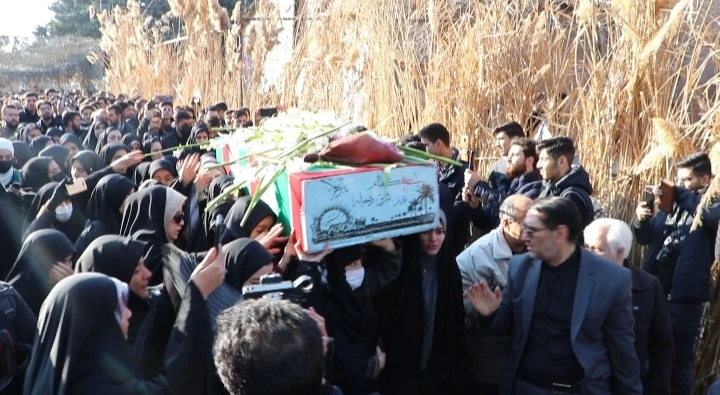 تدفین شهید گمنام هشت سال دفاع مقدس دردانشگاه فرهنگیان استان آذربایجان شرقی 4