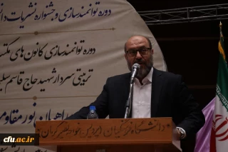 مشاور فرماندهی کل قوا خطاب به دانشجومعلمان دانشگاه فرهنگیان:

 نسلی تربیت کنید برای توسعه، تعالی، عزت و استقلال یک ملت در یک پهنه ی جهانی