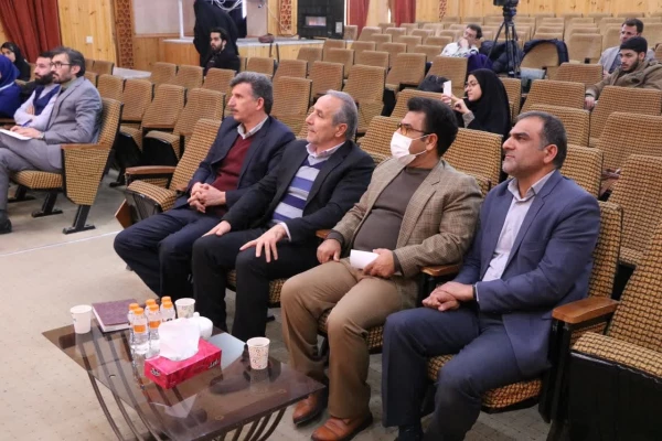 کسب رتبه اول تیم مناظره دانشجویی پردیس زینب کبری(س) استان مرکزی
 6