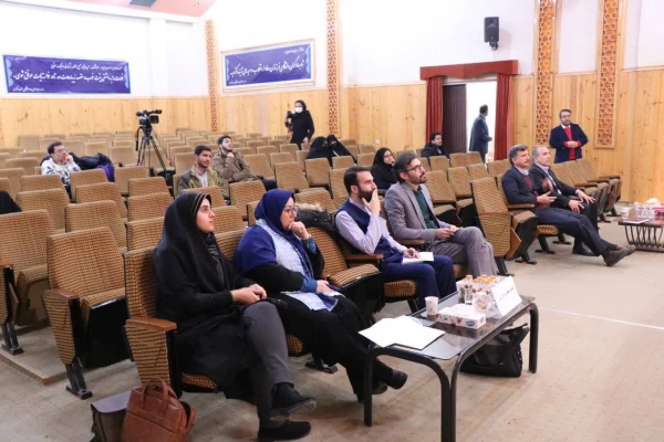 کسب رتبه اول تیم مناظره دانشجویی پردیس زینب کبری(س) استان مرکزی
 8