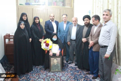 دیدار مسئولان دانشگاه فرهنگیان استان بوشهر با خانواده شهید فشنگ ساز 