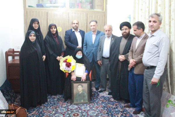 دیدار مسئولان دانشگاه فرهنگیان استان بوشهر با خانواده شهید فشنگ ساز  2
