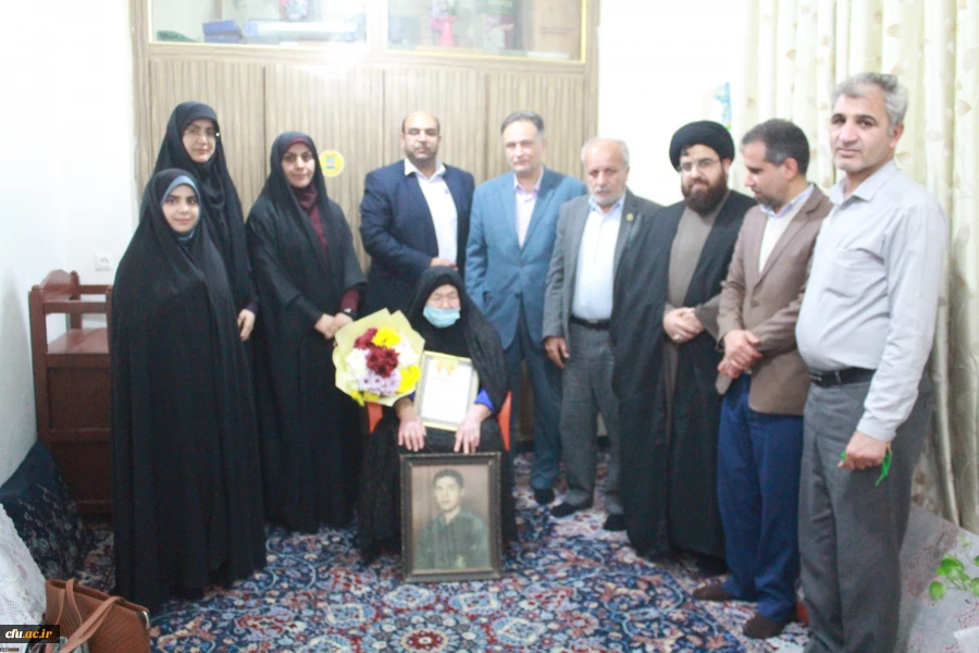 دیدار مسئولان دانشگاه فرهنگیان استان بوشهر با خانواده شهید فشنگ ساز  2
