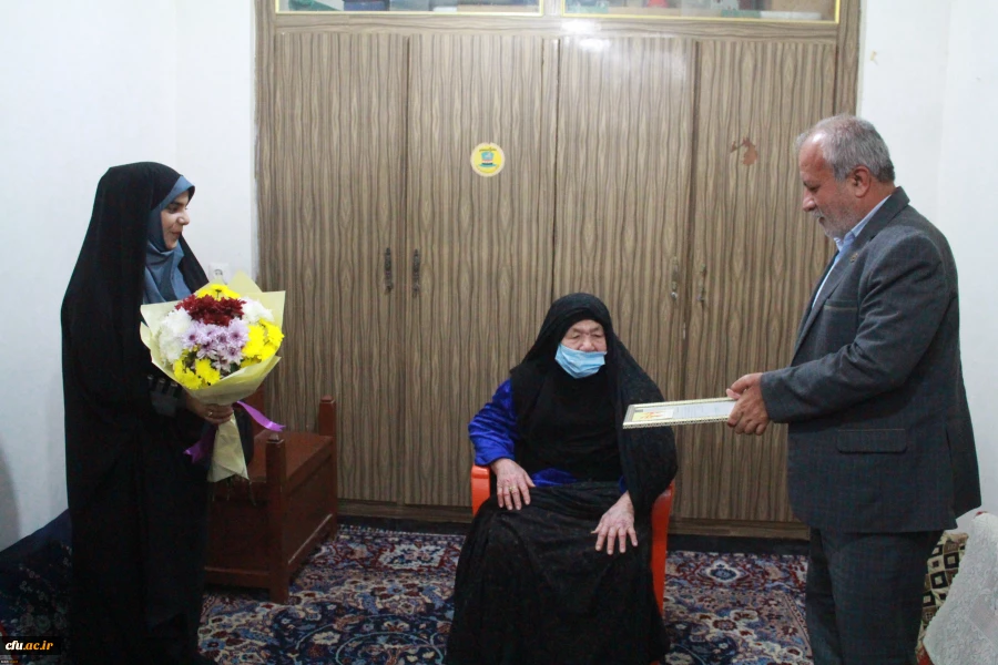 دیدار مسئولان دانشگاه فرهنگیان استان بوشهر با خانواده شهید فشنگ ساز  5