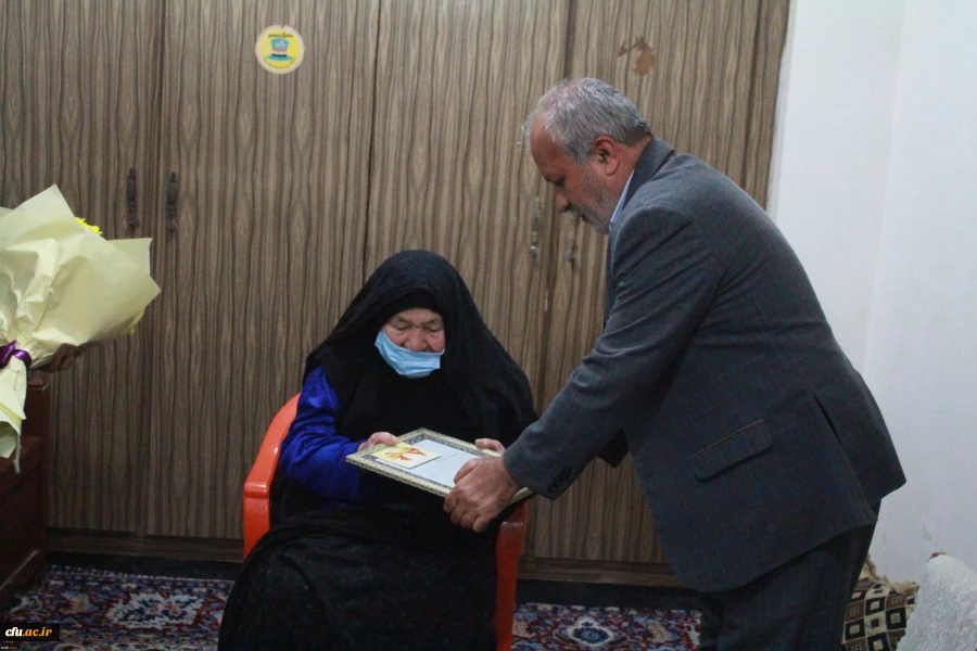 دیدار مسئولان دانشگاه فرهنگیان استان بوشهر با خانواده شهید فشنگ ساز  6