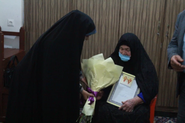 دیدار مسئولان دانشگاه فرهنگیان استان بوشهر با خانواده شهید فشنگ ساز  7