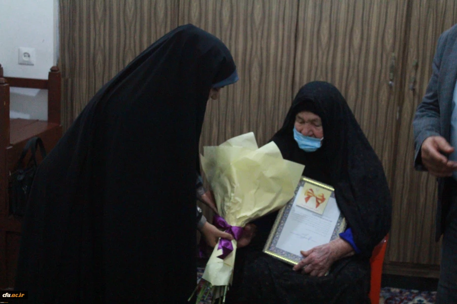 دیدار مسئولان دانشگاه فرهنگیان استان بوشهر با خانواده شهید فشنگ ساز  7