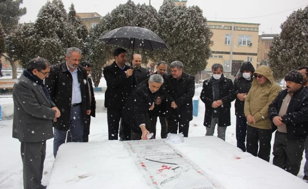 نخبگان در دانشگاه فرهنگیان گردهم بیایند تا دستیابی به افق ترسیم شده برای این دانشگاه محقق شود
 4