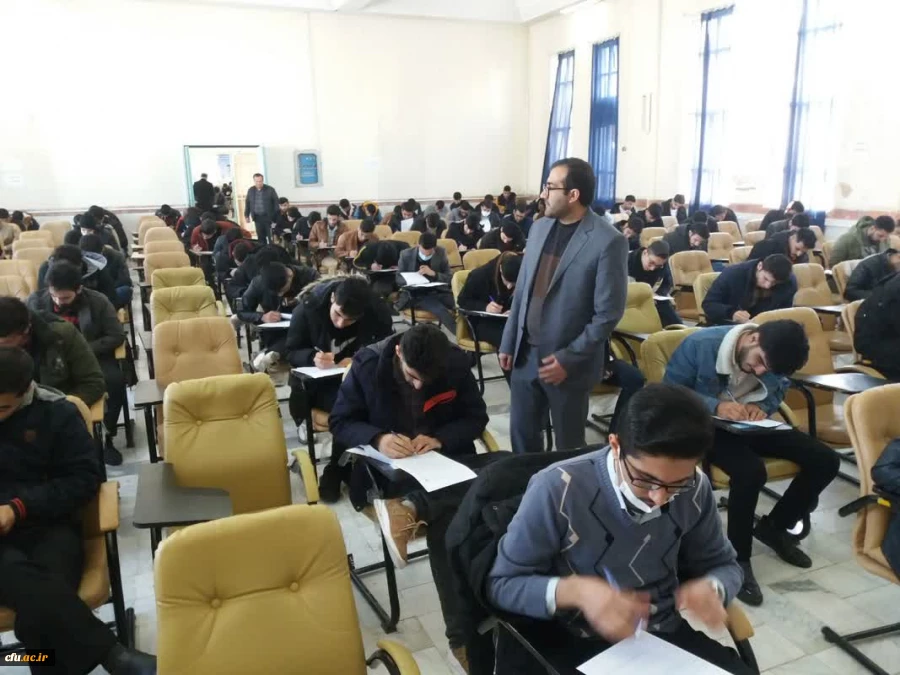 بازدید رییس دانشگاه فرهنگیان از نحوه برگزاری آزمون های نیمسال اول سال تحصیلی 1402-1401 6